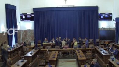 Scintille in consiglio comunale, scontro aperto Basile-opposizione